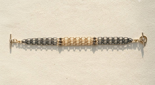 Two-tone hammered chain bracelet with bar clasp, silver and gold links