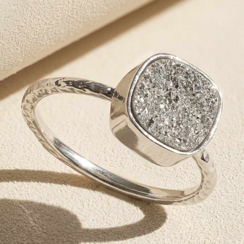 Silver hammered band ring with oval druzy gemstone top