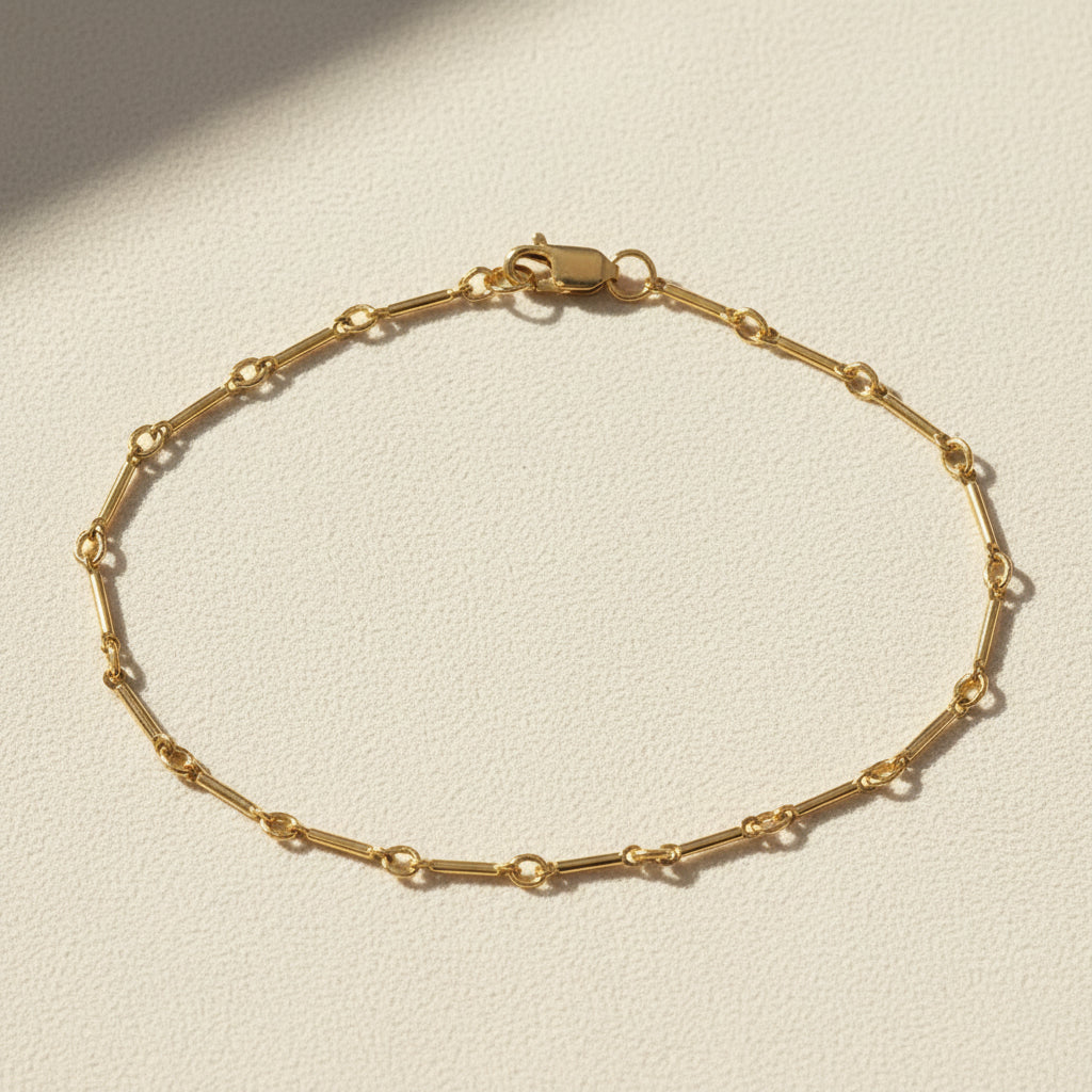 Gold-filled chain bracelet with small link bars and round clasp