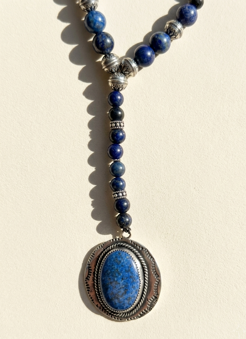 Blue beaded lariat necklace with round blue stone pendant