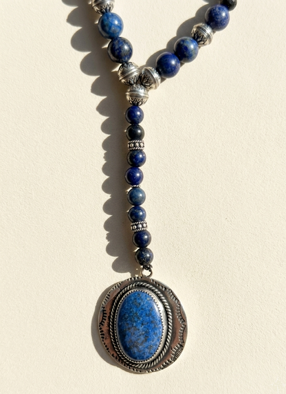Blue beaded lariat necklace with round blue stone pendant