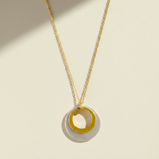 Two-tone double-circle necklace with gold chain and round pendant