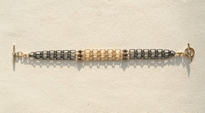 Two-tone hammered chain bracelet with bar clasp, silver and gold links