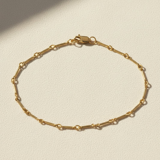 Gold-filled chain bracelet with small link bars and round clasp