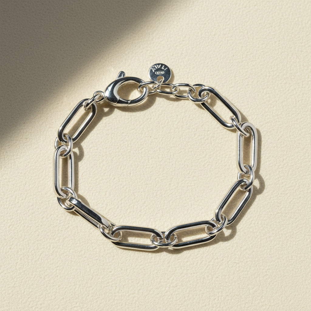 Maggie bracelet, silver-tone chain with rectangular links and round clasp charm