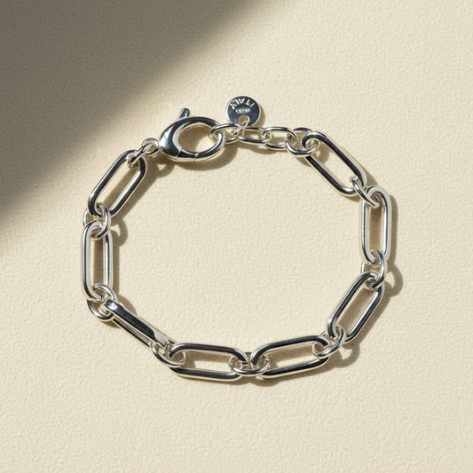 Maggie bracelet, silver-tone chain with rectangular links and round clasp charm